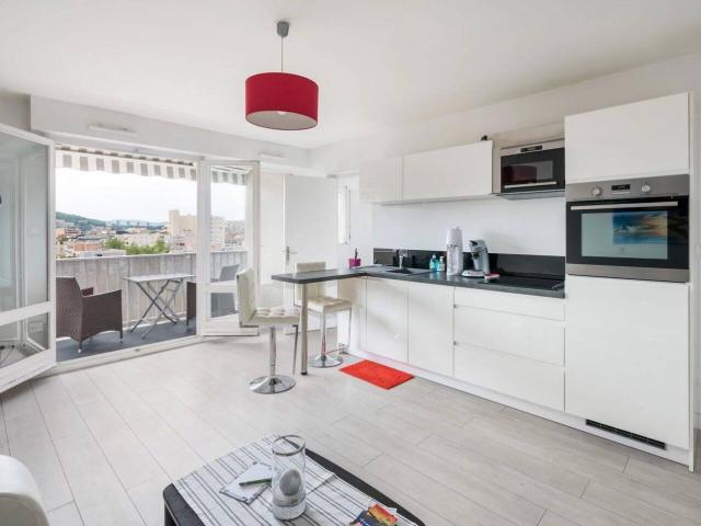 A LOUER LYON 6? – T2 MEUBLÉ AVEC BALCON, VUE FOURVIÈRE ET PARKIN