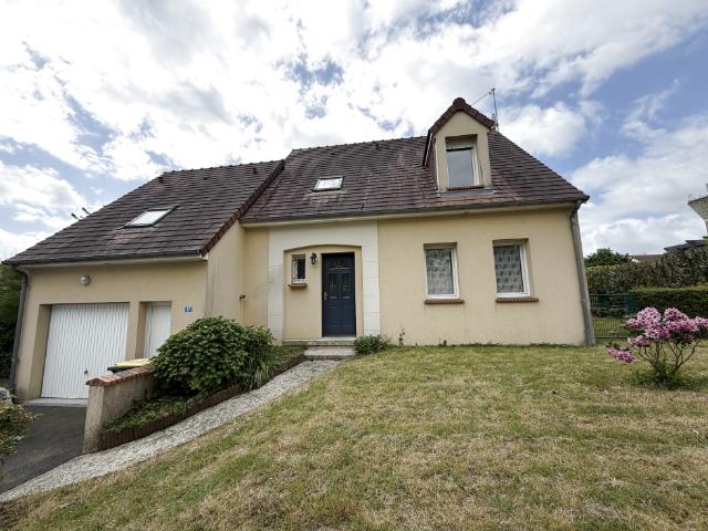 A LOUER LA BAZOGE MAISON 4 CHAMBRES AVEC JARDIN ET GARAGE