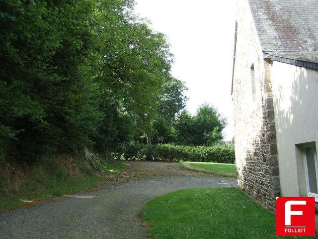 A LOUER LA LANDE D AIROU maison 6 pi�ces avec double garage et terrain clos