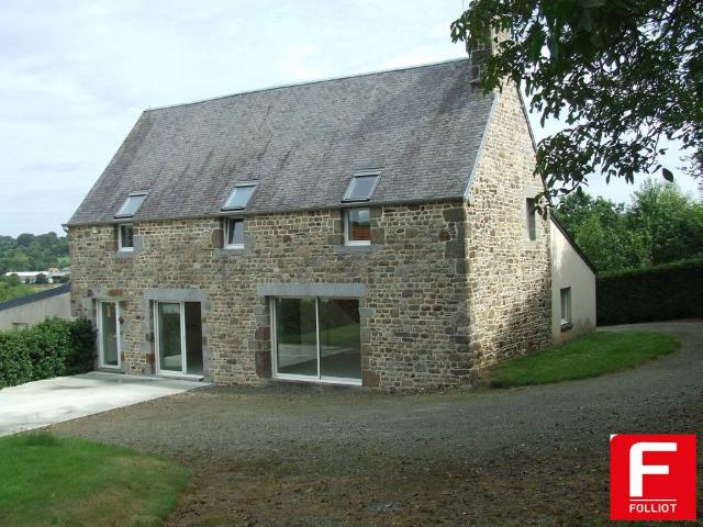 A LOUER LA LANDE D AIROU maison 6 pices avec double garage et terrain clos