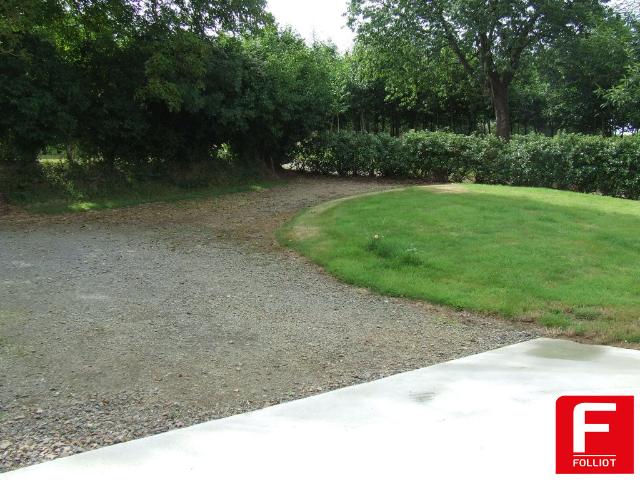 A LOUER LA LANDE D AIROU maison 6 pièces avec double garage et terrain clos