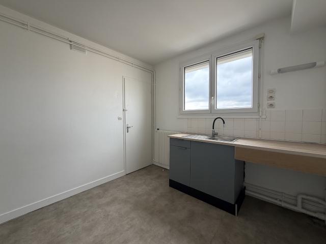 A LOUER LE MANS FUNAY APPARTEMENT DE TYPE 3 AVEC CAVE ET PARKING