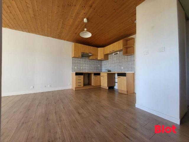A LOUER LE RHEU CENTRE APPARTEMENT DUPLEX 3 CHAMBRES