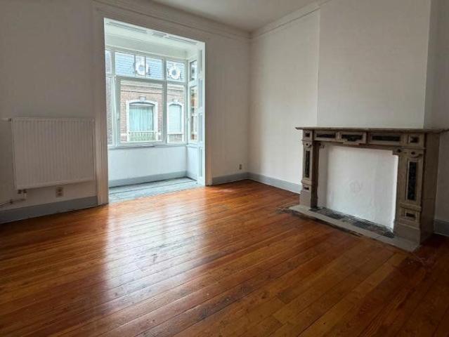 A LOUER LIEGE appartement au premier étage sans ascenseu