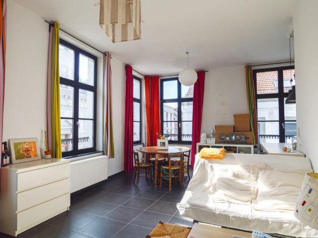 A LOUER LIEGE bel appartement 1 chambre au 2e étage avec ascenseur