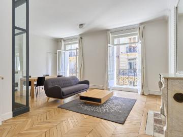 A louer LOCATION MEUBLÉE PARIS 75008 2 pièces balcon TRIANGLE D'OR