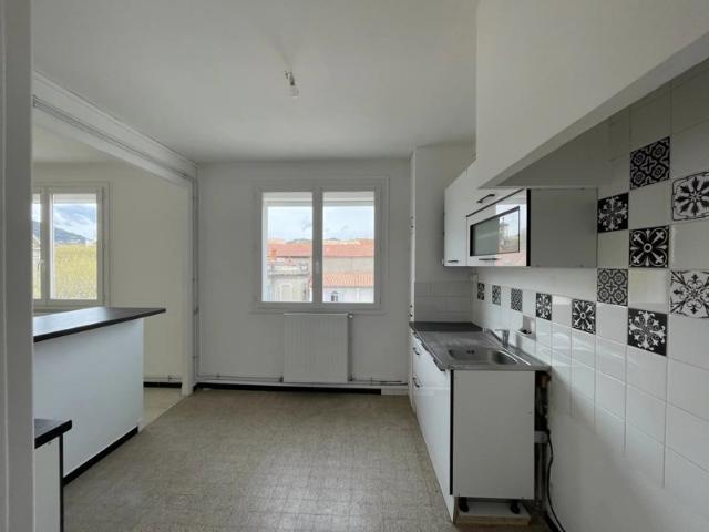 A LOUER P4 PROCHE CENTRE VILLE