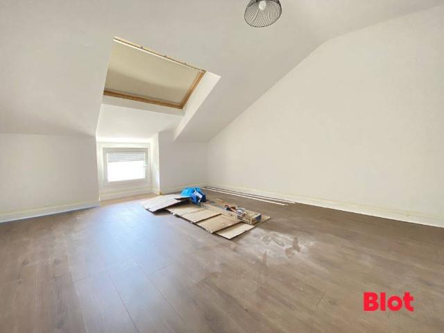 A LOUER PAR BLOT IMMOBILIER MAISON DE VILLE 4 CHAMBRES CEN