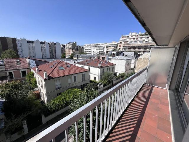 A LOUER Paris XVIème STUDIO Meublé de 35.68m² BALCON CAVE ET PARKING INCLUS
