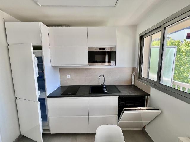 A LOUER Paris XVIème STUDIO Meublé de 35.68m² BALCON CAVE ET PARKING INCLUS: PARIS 16ème 75016 35.68 m² | GTF Location