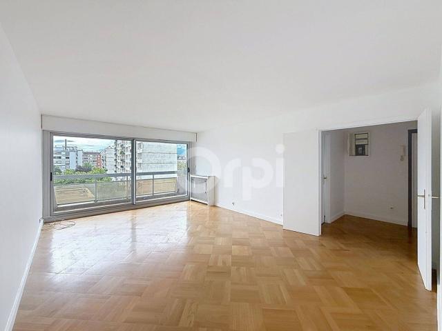 A LOUER PARIS 75015 Appartement 3 pièces de 82 m²