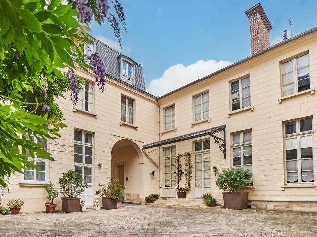 A LOUER PARS VIIe APPARTEMENT DANS HOTEL PARTICULIER AVEC JARDIN PRIVATIF: PARIS 7ème 75007 261.80 m² | GTF Location