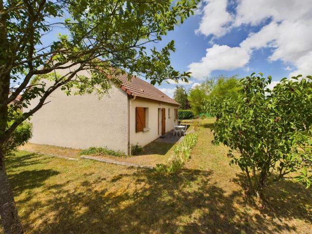 A LOUER Pavillon de plain pied avec garage et jardin