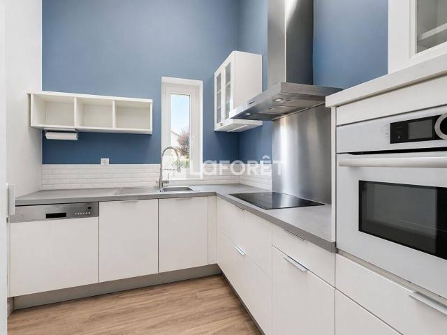 A LOUER PERONNAS Maison triplex avec piscine et garage doub