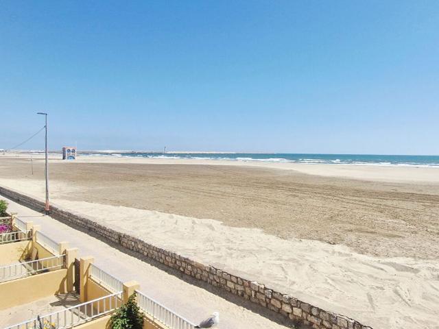 A LOUER PORT LA NOUVELLE APPARTEMENT T2 MEUBLE VUE MER