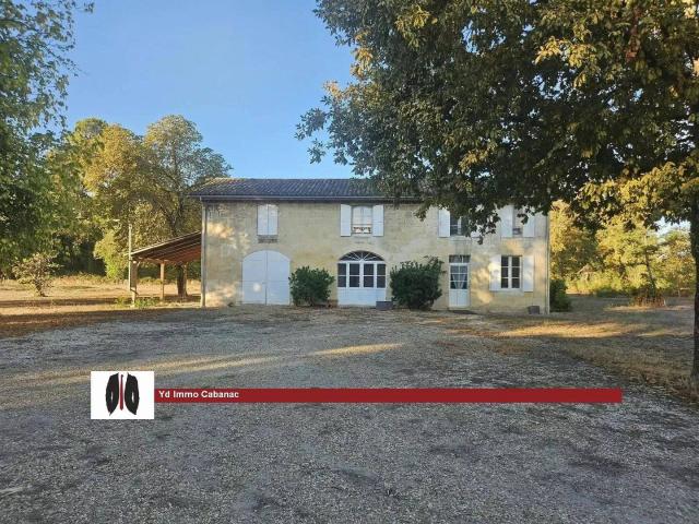 À LOUER – Propriété de caractère en pierre avec maison principal