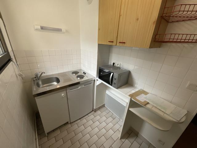 A LOUER Quartier Avaricum T1 BIS avec cave