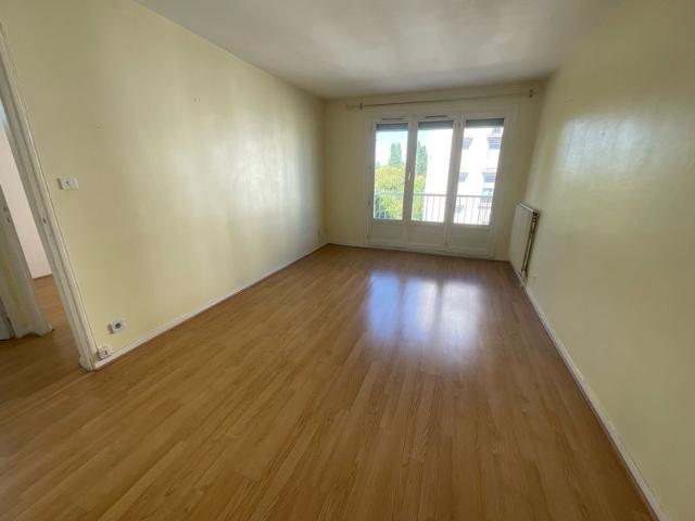 A LOUER Quartier Charlet T2 avec parking et cave