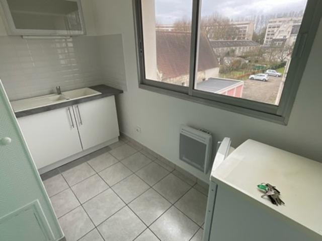 A LOUER Quartier Edouard Vaillant T1 avec cave
