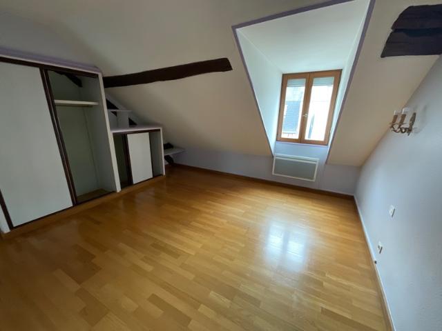 A LOUER Quartier SAINT BONNET T3 de 54 m2 habitable / 80m2 au sol
