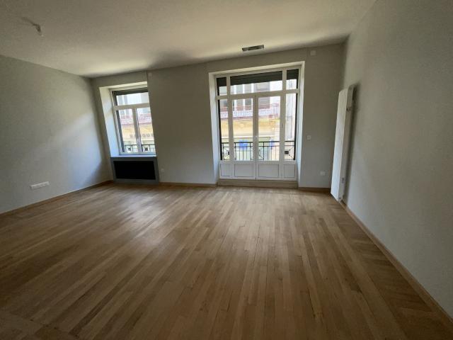 A LOUER Rue Moyenne T3 de 90.20m2 avec balcons, cave et parking