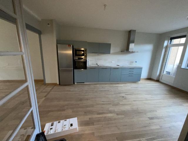 A LOUER Rue Moyenne T3 de 90.20m² avec balcons, cave et parking