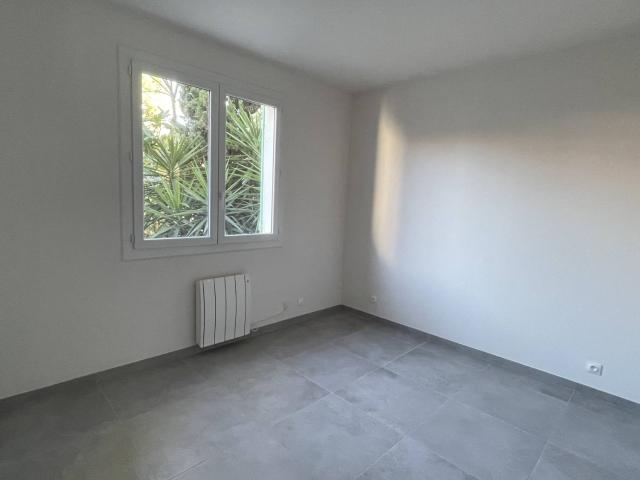 a louer, rdc surélevé d'une maison de ville, appartement 3 pièces entièrement rénové avec terrasse, jardin et garage saint julien 13012 marseille