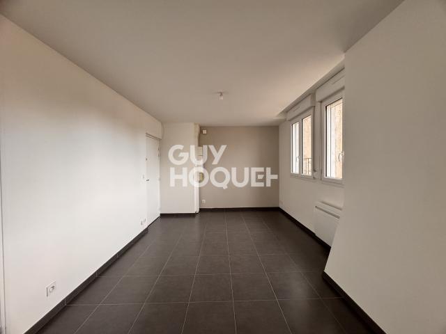 A LOUER REIMS HYPER CENTRE VILLE RUE DE THILLOIS STUDIO