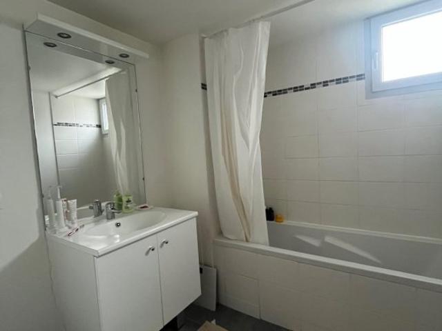 A louer, Rouen CHU, logement récent avec parking et balcon