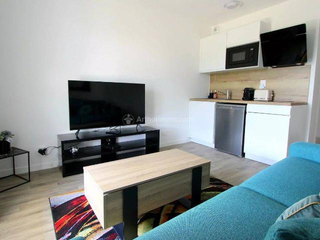 A LOUER ST MEUBLÉ SERRIS 19M²