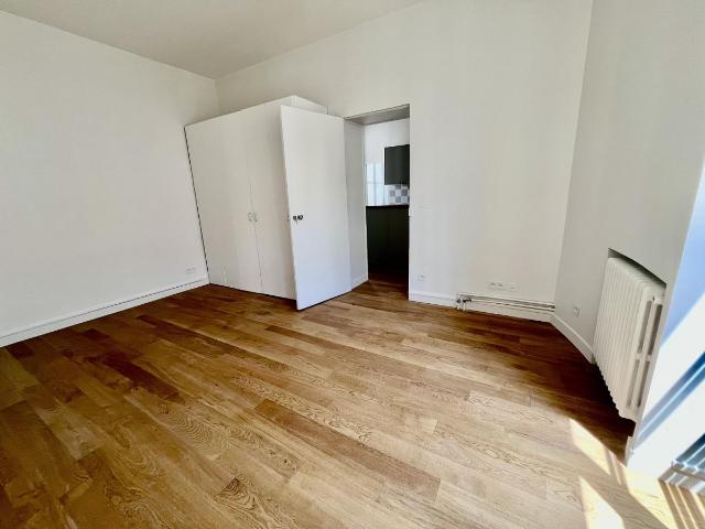 A LOUER STUDIO 34.18m² PARIS VIIIème GEORGES V. REFAIT NEUF: PARIS 8ème 75008 34.18 m² | GTF Location