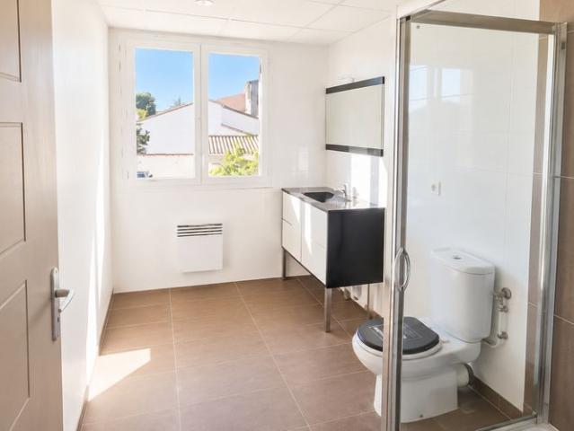 À LOUER STUDIO AVEC PARKING ET BALCON NARBONNE