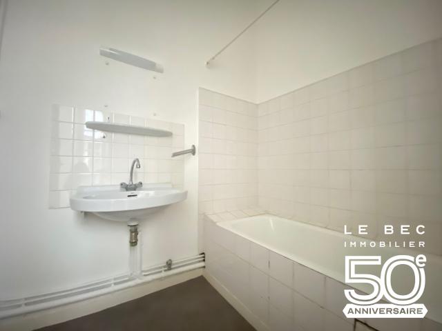 A LOUER STUDIO CENTRE HISTORIQUE VANNES