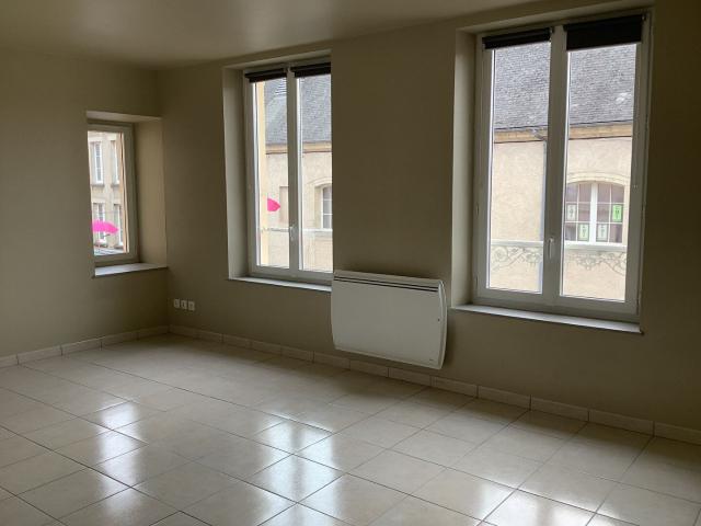 A louer studio centre ville de Carentan 2e étage