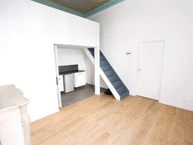 À LOUER – Studio de 22 m², Rue de Valmy – République Beaux Arts réf 463 001