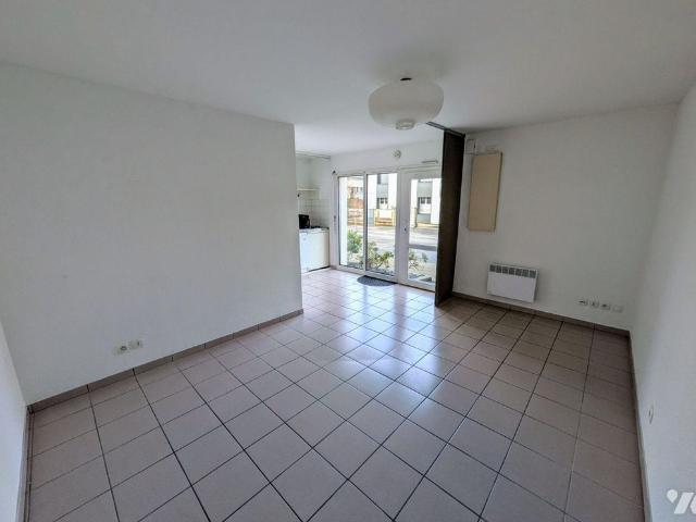 A LOUER STUDIO de 25m², situé au rez de chaussée, idéal pour étudiant idéalement situé centr.