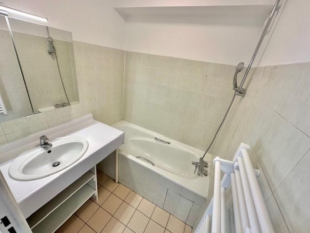 A LOUER STUDIO DE 29.14M2 COEUR CHARPENNES RUE HENRI ROLLAND VILLEURBANNE