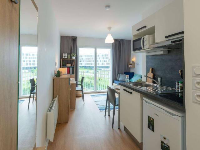 A LOUER Studio entièrement meublé et équipé de 18m² proche mét