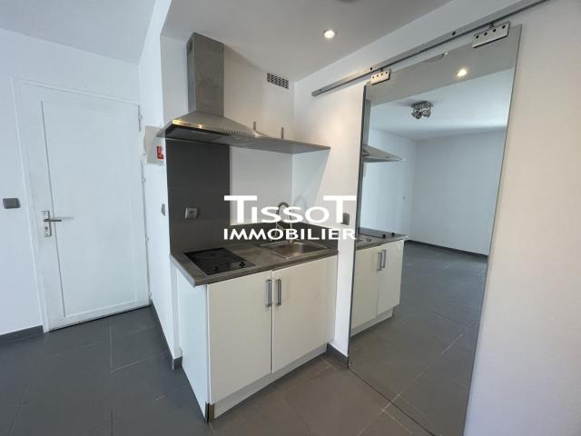 A LOUER STUDIO LES HAUTS DE NIMES