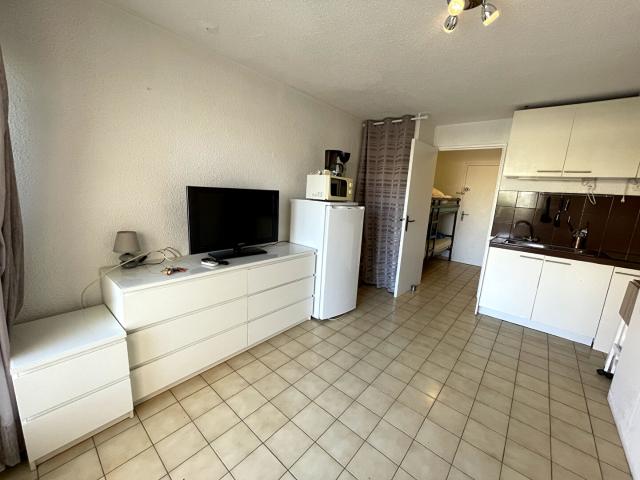 A louer Studio meublé 18 m2 avec grande terrasse Vue canal