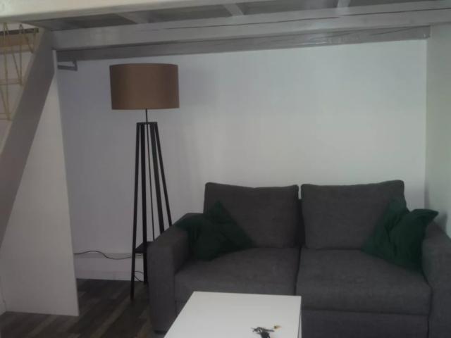 A LOUER STUDIO MEUBLÉ