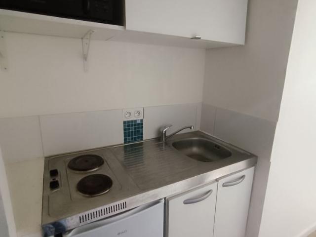 A LOUER STUDIO MEUBLE