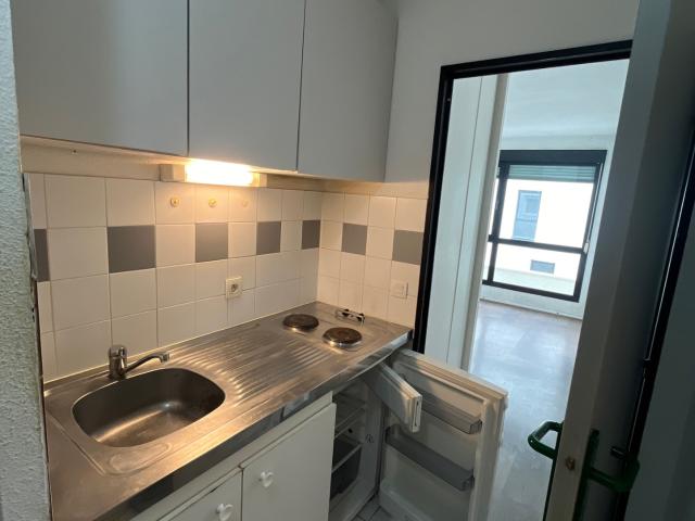 A LOUER STUDIO MEUBLE 69008 LYON