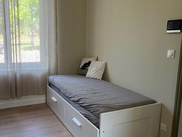 A LOUER STUDIO MEUBLE CHAMPS ELYSE ST QUENTIN 02100