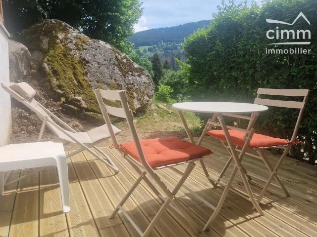 A LOUER STUDIO MEUBLE AVEC TERRASSE DEMI QUARTIER
