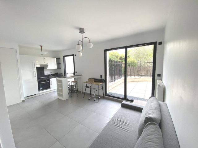 À louer Studio Meublé avec terrasse et parking