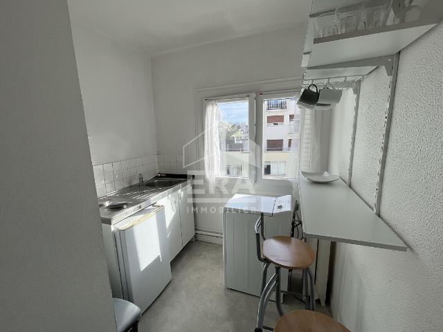 À LOUER STUDIO MEUBLÉ AVEC BALCON BESANÇON CENTRE