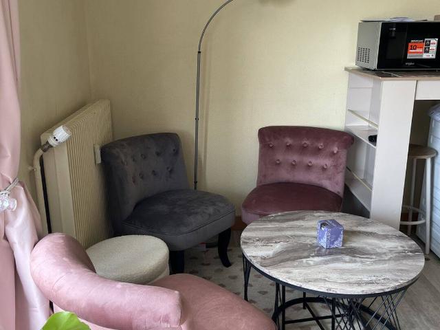 À LOUER STUDIO MEUBLÉ AVEC BALCON, PARKING ET CAVE ORLÉANS S