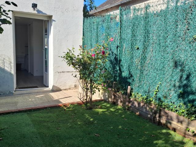 À LOUER STUDIO AVEC JARDIN PRIVATIF • Réf. GI FG LOC497 Location 37