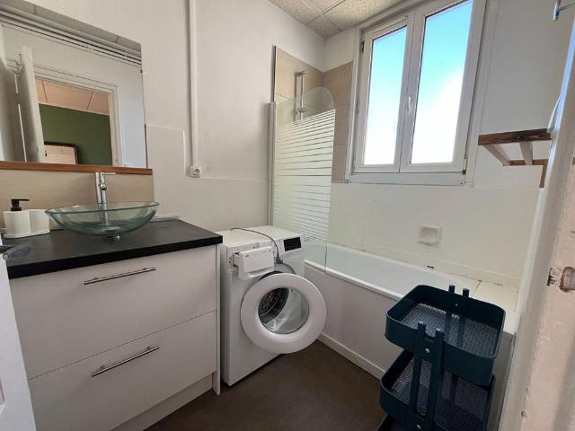 A LOUER – STUDIO MEUBLE de 27.91 m2 – Rue de l’Hôpital Militaire – HYPERCENTRE réf 67412929563